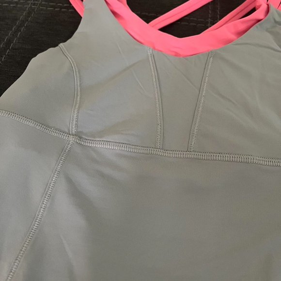 Lululemon Workout Shirt With Built In - Picture 4 of 4